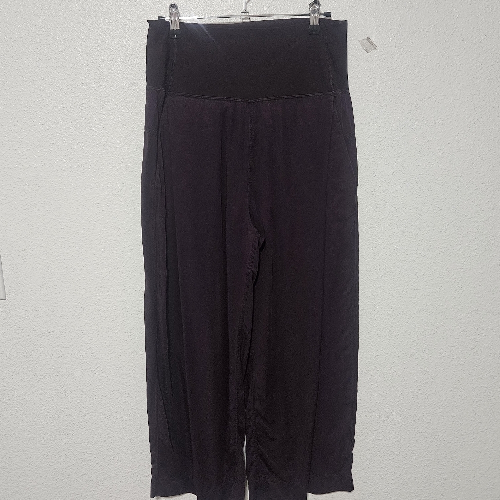 Lululemon wide leg cropped pants size 6 high rise